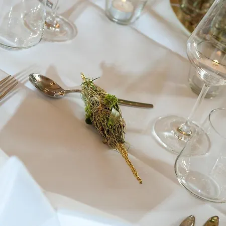 Hirschen Szálloda 3*